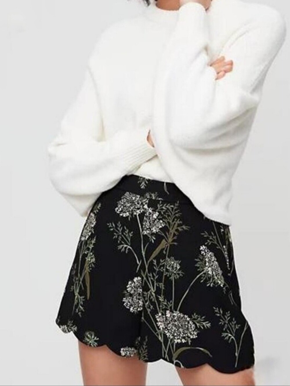 Wilfred Arbe Women 2 Black Floral Shorts
